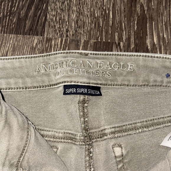 American Eagle Outfitters Women's Olive Shorts high rise super stretch shorts - Picture 4 of 5